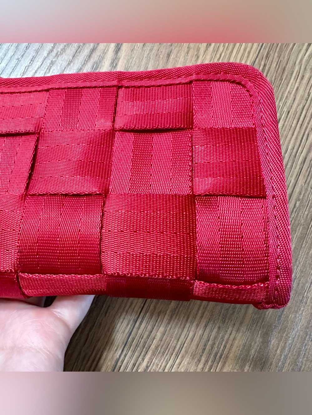 Harvey’s Seatbelt Red Zip Wallet - Picture 5 of 10